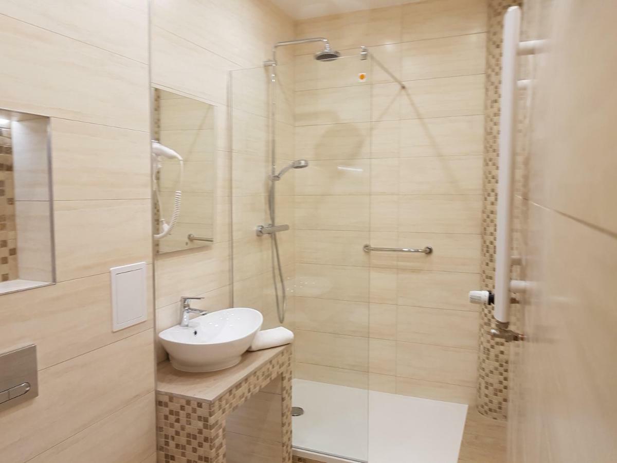 Kaja Apartamenty Legnica Exteriör bild