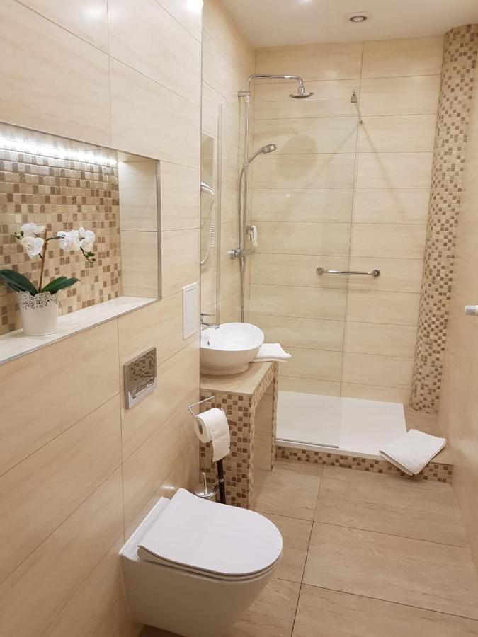 Kaja Apartamenty Legnica Exteriör bild